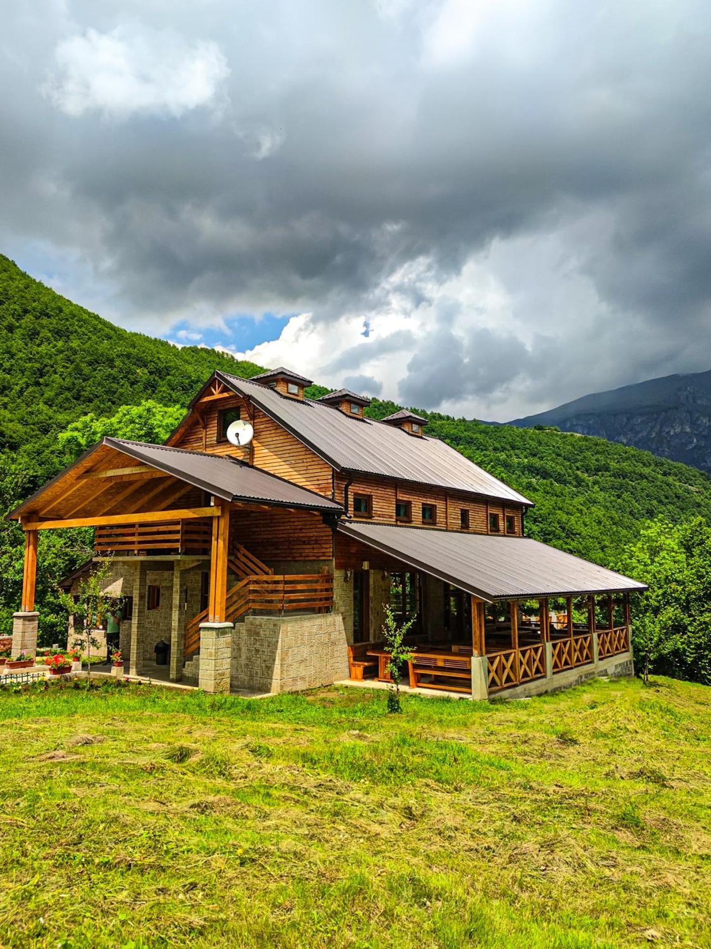 Etno Domacinstvo Dvozak Aparthotel Pluzine Exterior photo